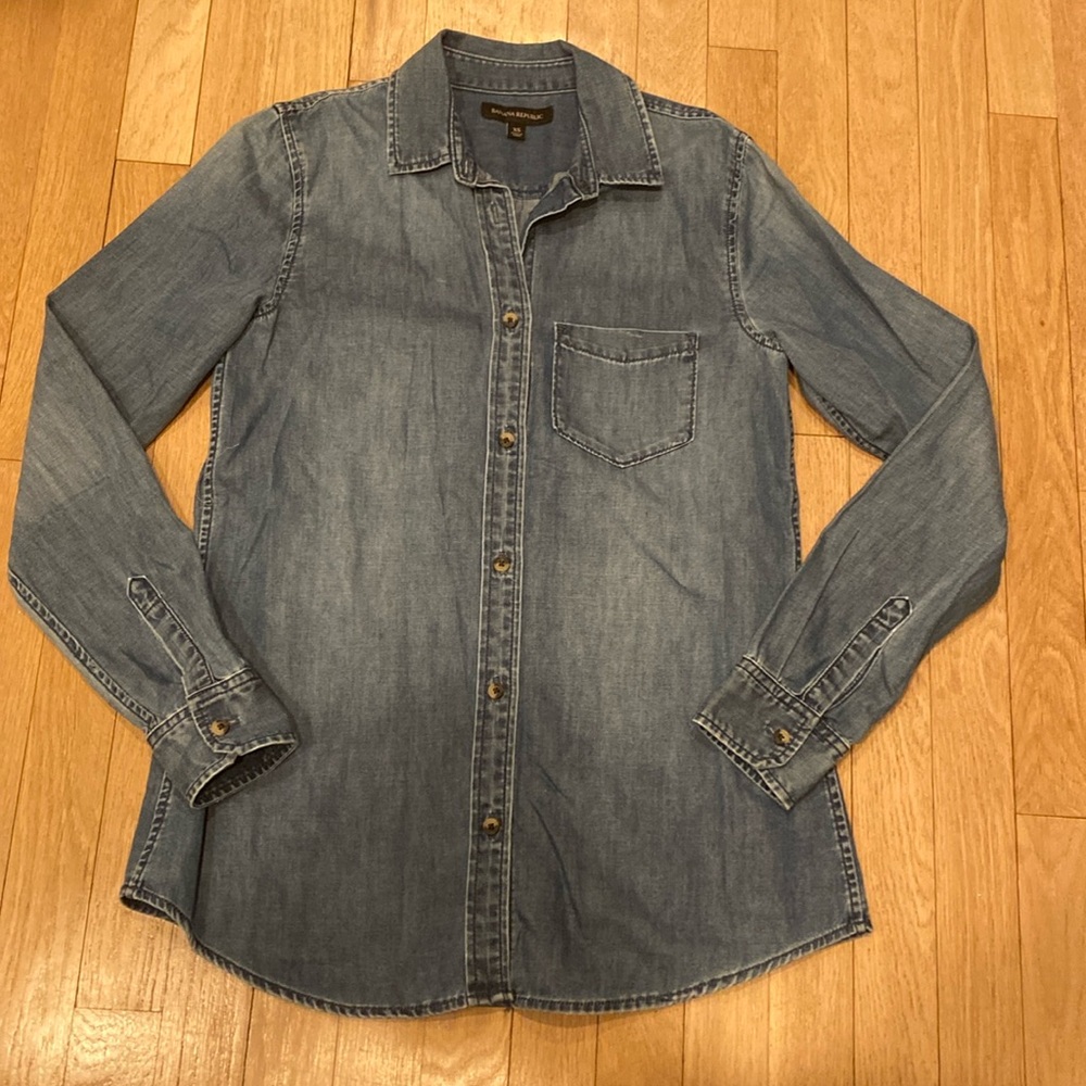 Banana Republic denim button down shirt
